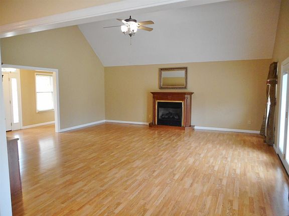 3rd image of 134 Elwood Gordon Dr