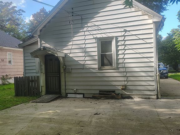 5th image of 1175 E Division St