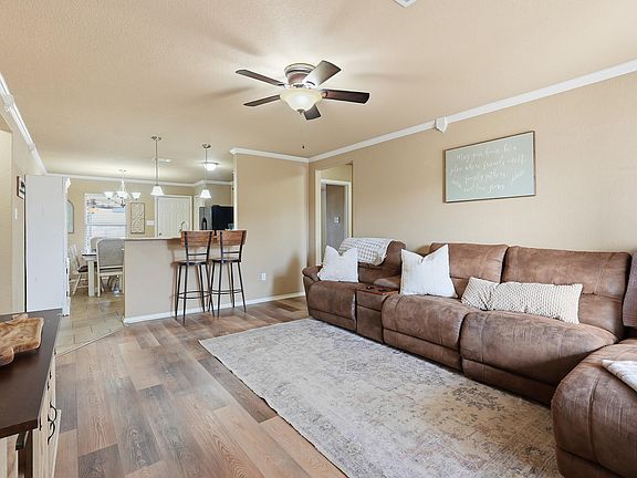3rd image of 6 Dunwood Dr