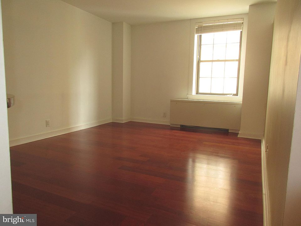 1st image of 219 S 18th St #1404