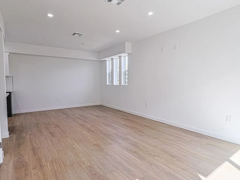 1227 N June St #1227 — Photo 8