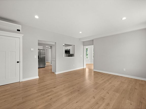 3rd image of 14 Dock St #2E