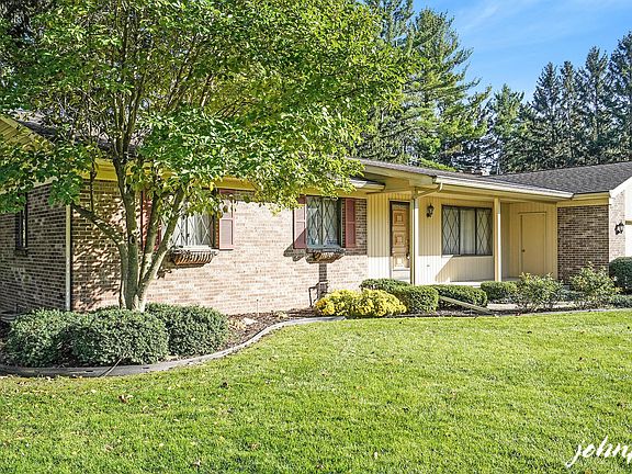 2nd image of 1818 Morningside Dr SE