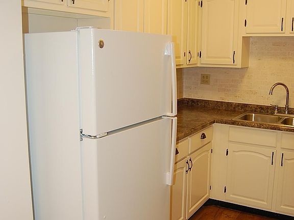 3rd image of 528 Des Plaines Ave APT 3A