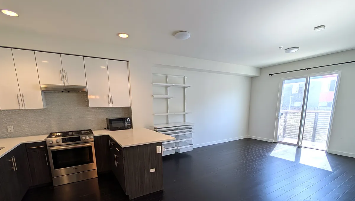 Building Photo - 555 Innes Ave #406