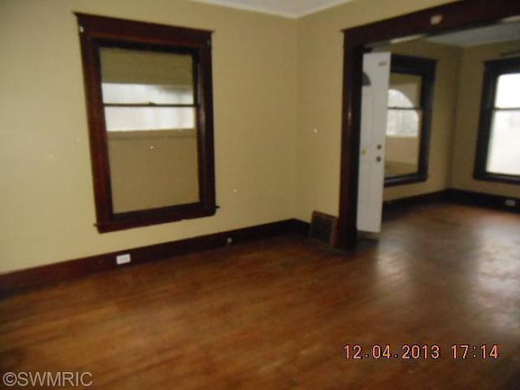 4th image of 110 Dickinson St SE