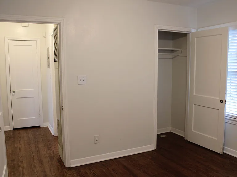 2825 W Woodlawn Ave — Photo 17