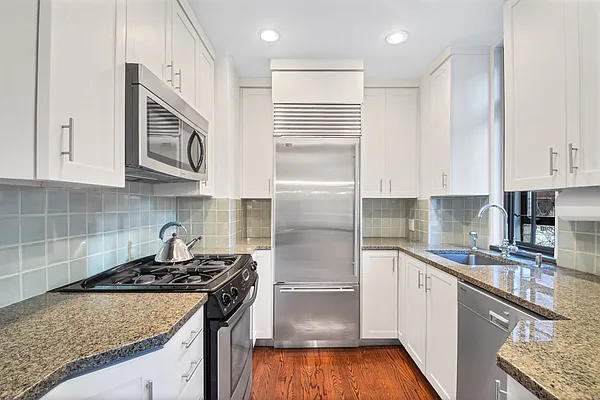 Sold by Douglas Elliman | media 21