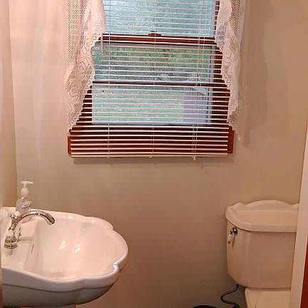 3rd image of 2331 Rosewood Ave SE