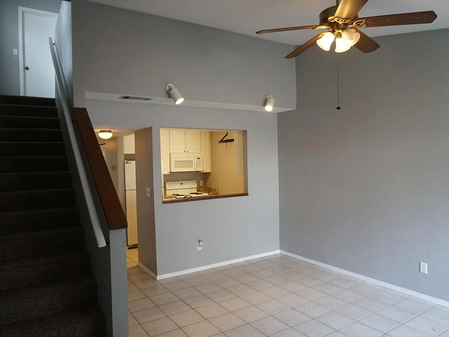 2 bed, 950 sqft, $1,500 — Photo 4
