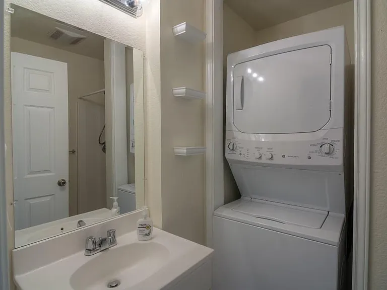 1615 Westmoor Dr #B — Photo 5
