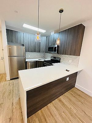 4th image of 25-35 18th St #2AR