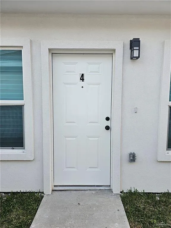 2 bed, 2.0 bath, 944 sqft, $1,200 — Photo 2