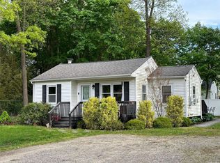 6 Crotty Ct, Lake Grove, NY 11755