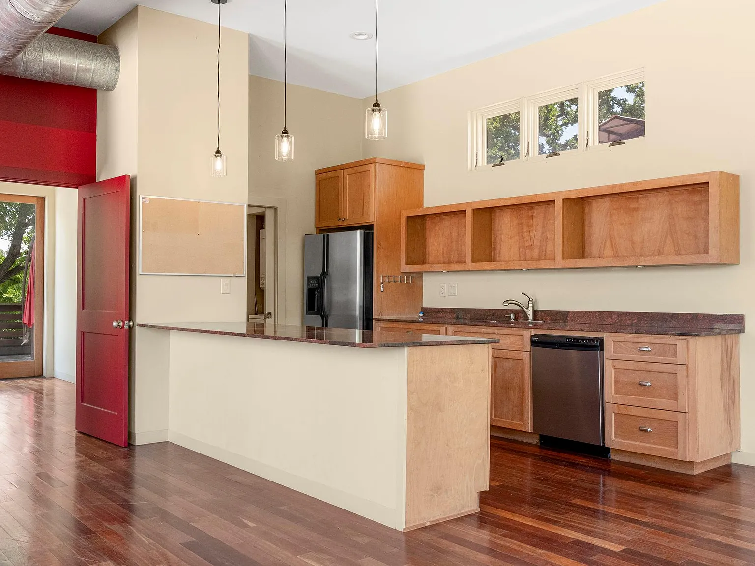 1 bed, 1.0 bath, 920 sqft, $2,900 — Photo 1