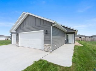 261 Lydia Ct, Harrisburg, SD 57032