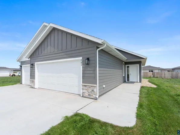 261 Lydia Ct, Harrisburg, SD 57032