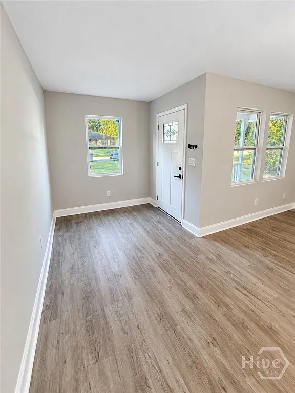 3 bed, 2.0 bath, 1320 sqft, $2,100 — Photo 2