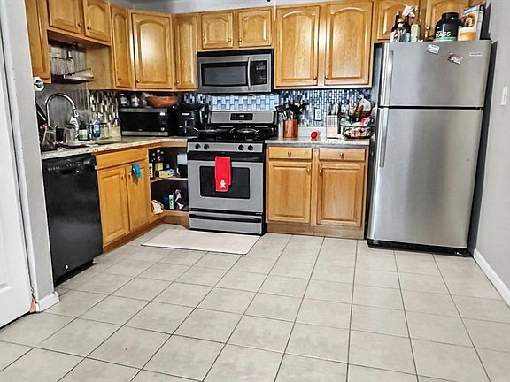 3rd image of 10 Kenmar Dr Unit 40