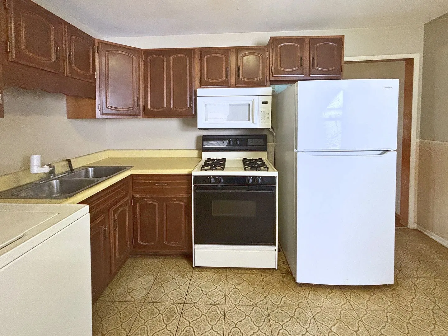 7215 S 71st Ave 3 Bed/1 Bath in Papillion La Vista Schools | Hardwood Floors, Fenced Yard, Detach... — Photo 4
