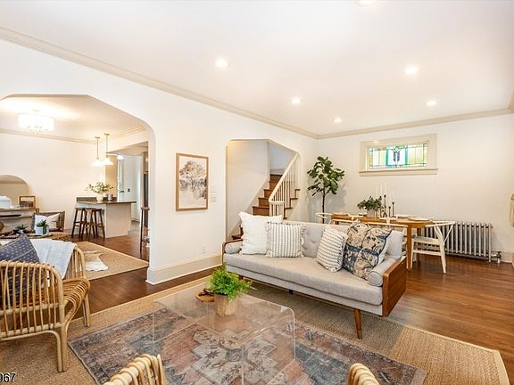 4th image of 81 Boyden Ave