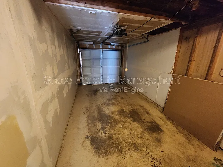 492 S Dover Ave — Photo 23