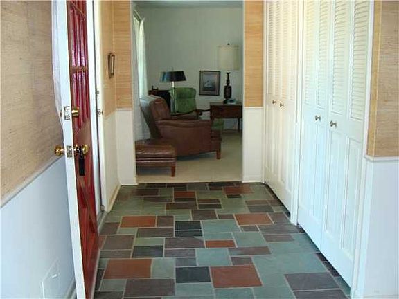3rd image of 2966 Colony Dr