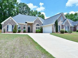 623 Shadow Wood Dr, Smiths Station, AL 36877