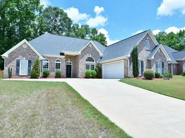 623 Shadow Wood Dr, Smiths Station, AL 36877