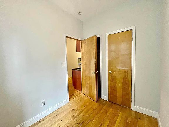 4th image of 35 Christopher St APT 1G
