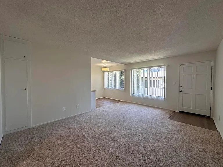 1219 Barry Ave #3 — Photo 8