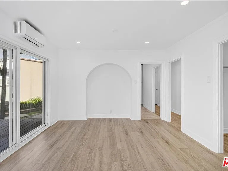 1185 S Tremaine Ave — Photo 31