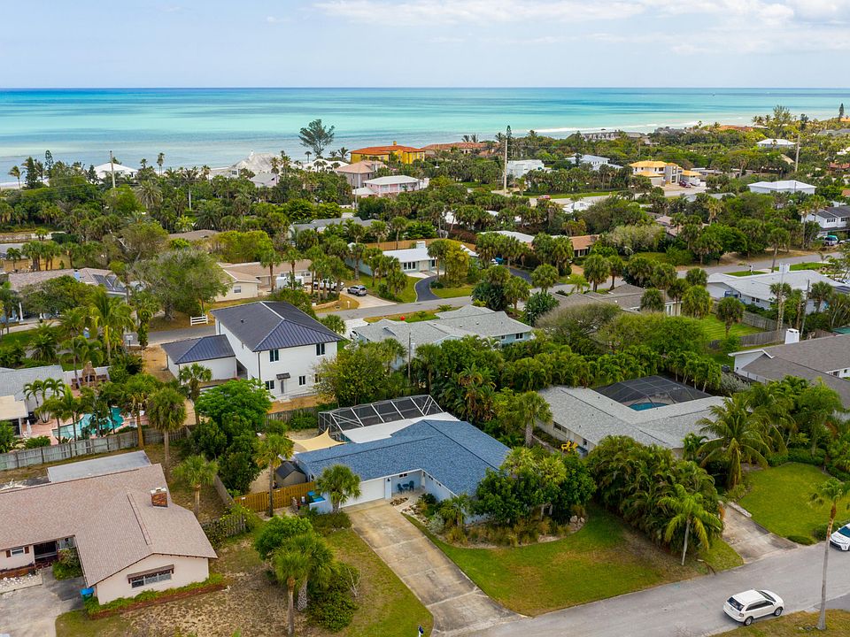 1st image of 305 Banyan Way