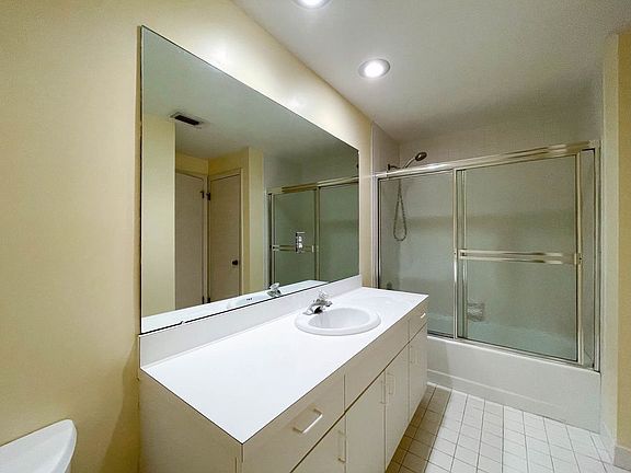 5th image of 5813 Cove Cir Unit 1103