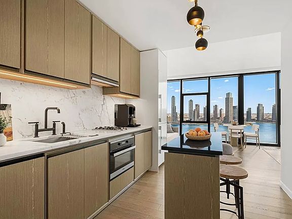 4th image of 626 1st Ave #W23l