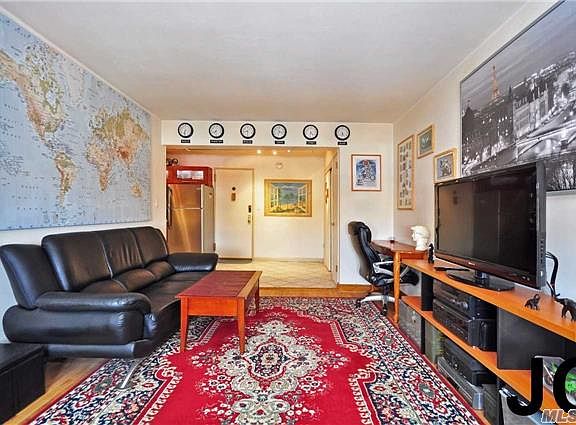 3rd image of 370 W Broadway APT 3K
