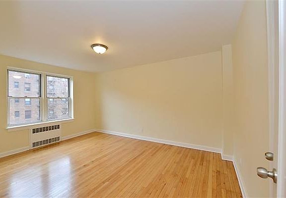 4th image of 6545 Yellowstone Blvd APT 4E
