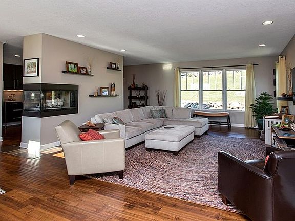 3rd image of 6912 Mark Twain Ct