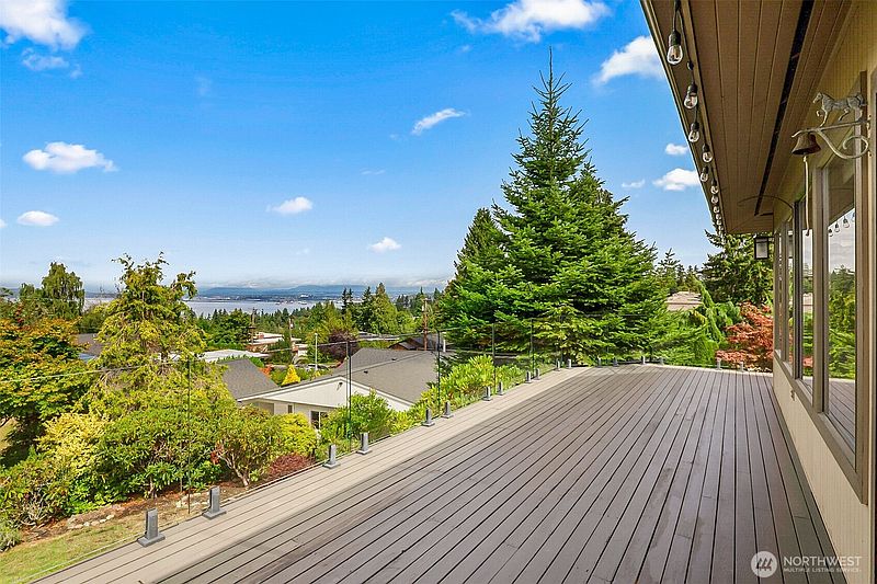 4th image of 5128 Seaview Way