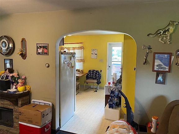 4th image of 3955 Mountain View Dr