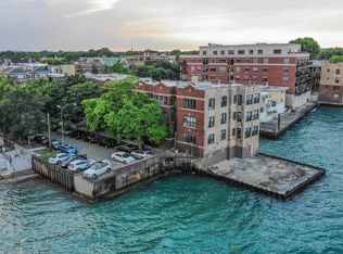 1310 W Howard St #1, Chicago, IL 60626