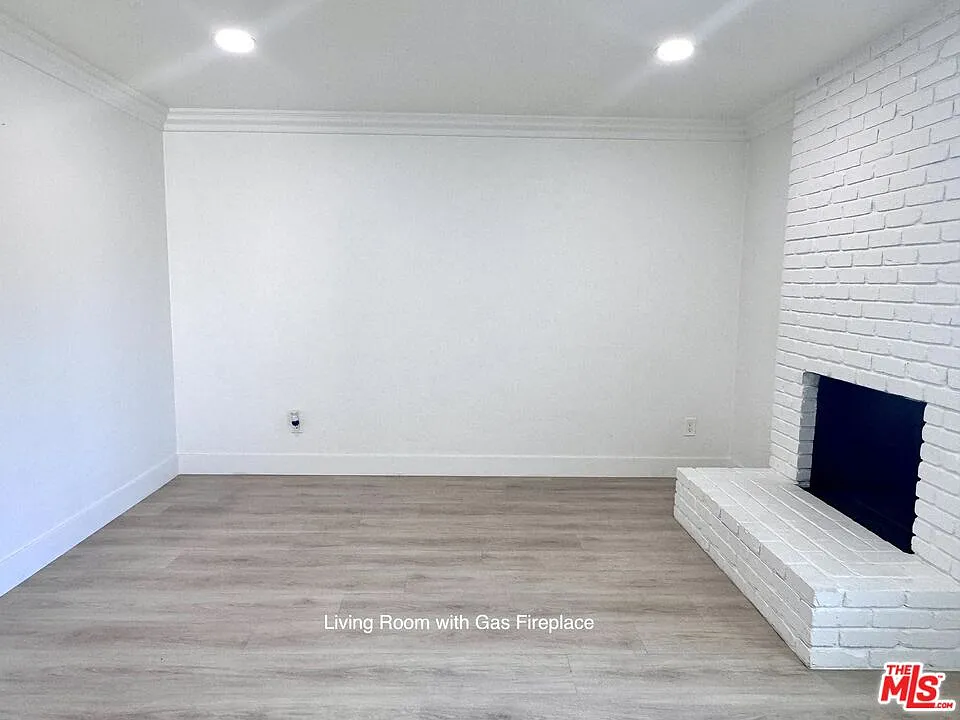 5 bed, 3.0 bath, 1988 sqft, $4,600 — Photo 4