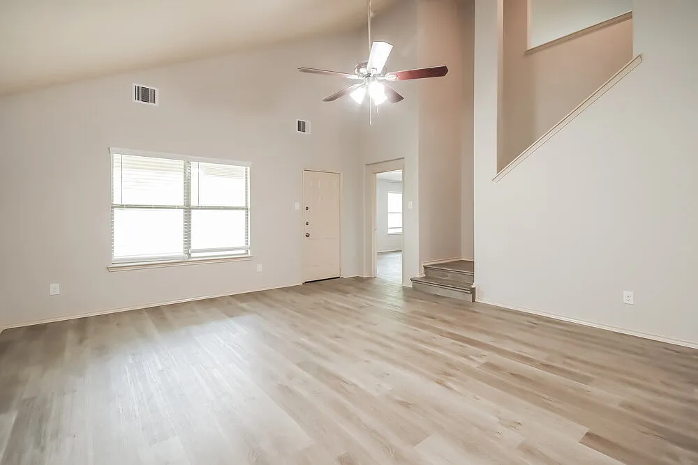 4 bed, 2.5 bath, 2644 sqft, $2,525 — Photo 4