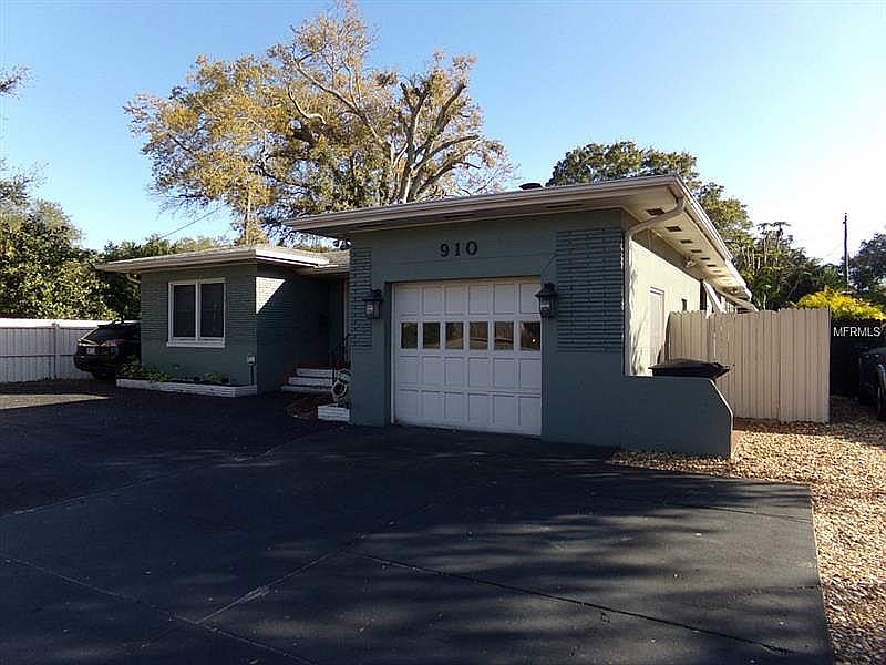 1st image of 910 38th Ave N