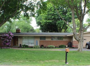 2178 Helmsford Dr, Wolverine Lake, MI 48390