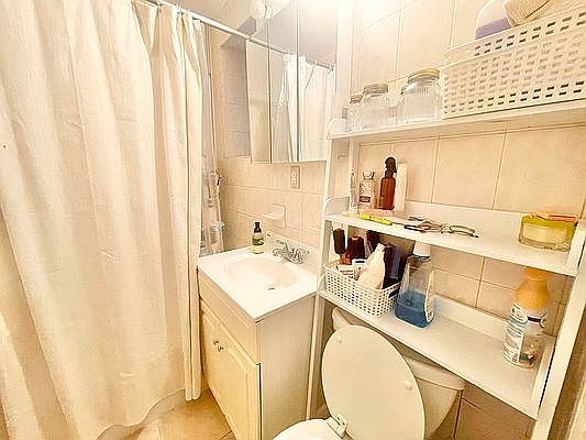 5th image of 307 E 91st St APT 3E