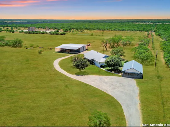 7450 CR 331, Jourdanton, TX 78026