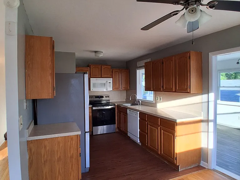874 Paul St — Photo 8