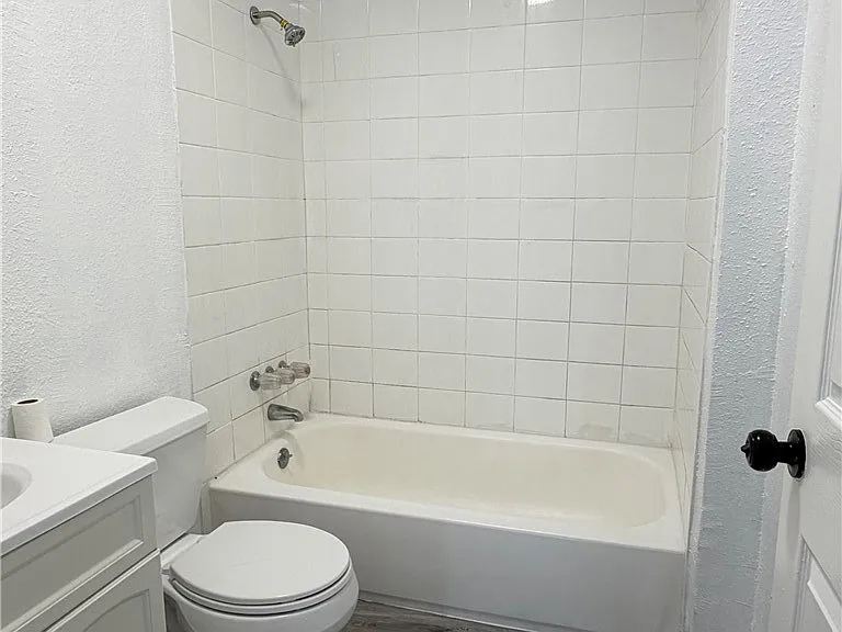 304 W Cedar St — Photo 3