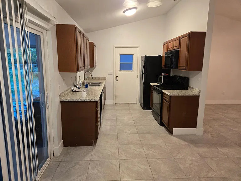 140 Del Monte St NE — Photo 6